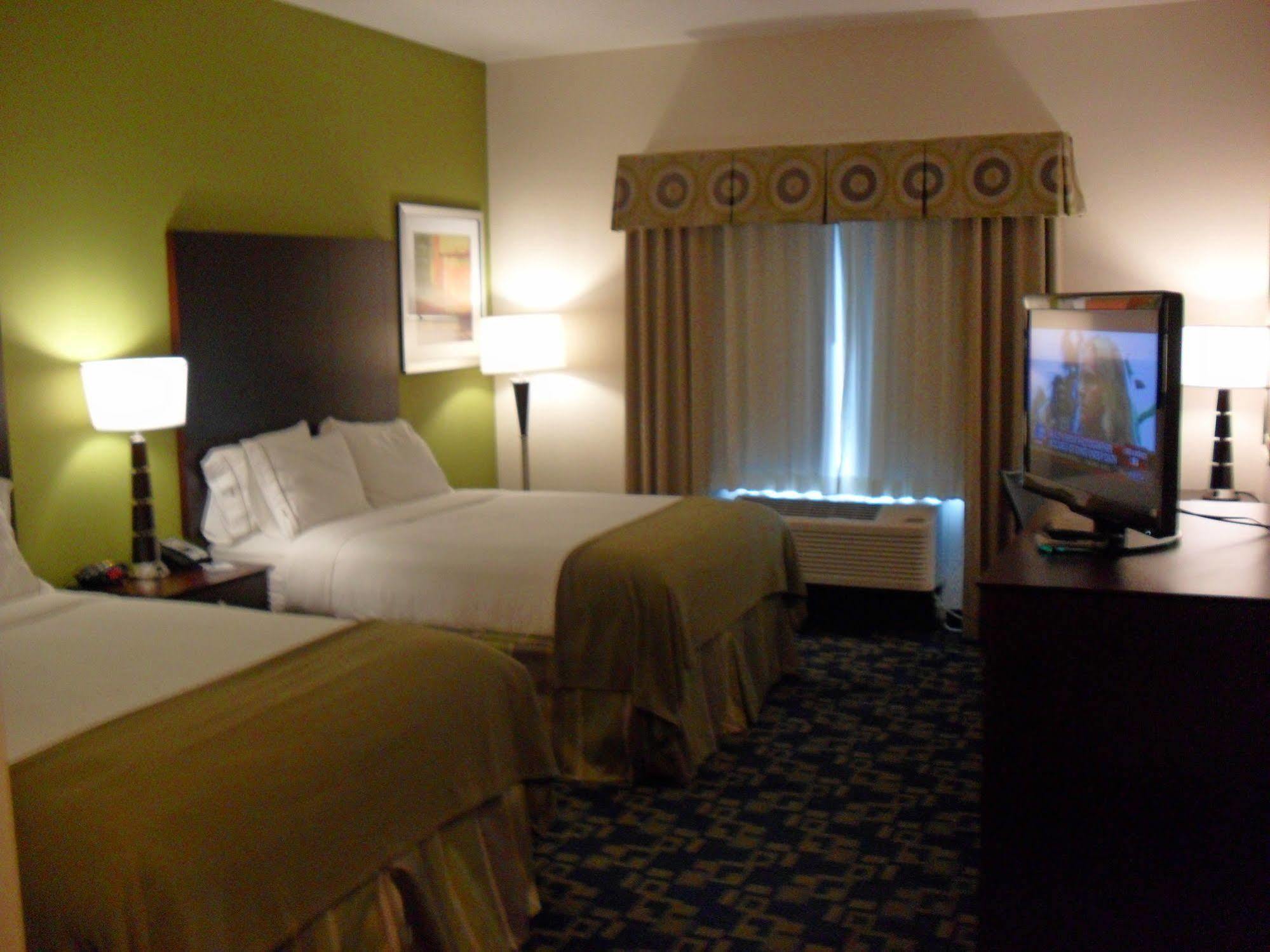 Holiday Inn Express And Suites Urbandale Des Moines, An Ihg Hotel Zimmer foto